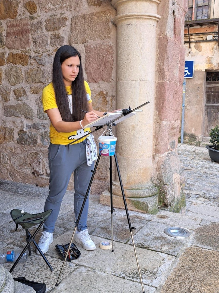 Anna painting plein-air in Sigüenza